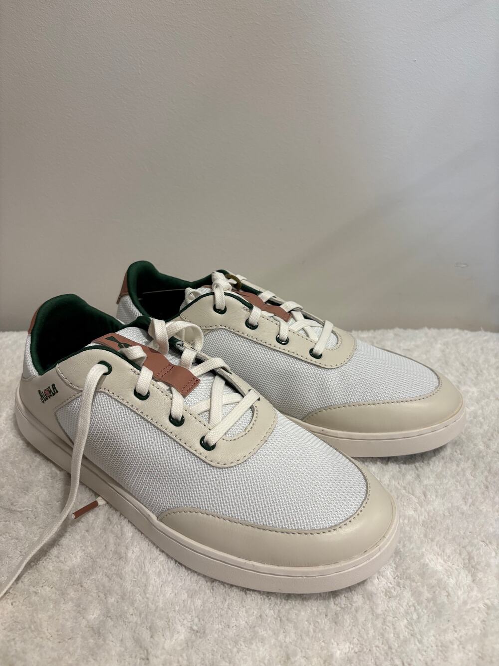 NWT OluKai Kiahuna Spikeless Low Top Golf Shoes White Sand Women's US 10